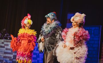 Teatralne Lato z MOKiS-em - teatrzyk dla dzieci ,,Przebój Lata, czyli Skrzydlaty Odlot"