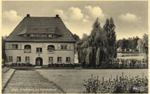Retro Środa Teichhaus, czyli Dom Stawowego nad oleśnickimi stawami; obecnie w miejscu Domu Stawowego mieści się scena amfiteatru.