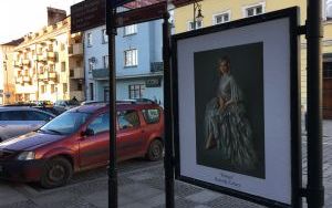 Wystawa fotografii ,,Portret pokoleniowy" autorstwa Kamili Celary  (5)