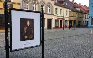Wystawa fotografii ,,Portret pokoleniowy" autorstwa Kamili Celary  (2)