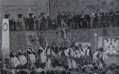 Turniej Gmin 1976 - fragment wesela ludowego Brzezia Łąka - kronika OOK
