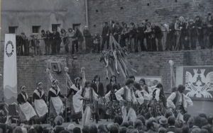 Turniej Gmin 1976 - fragment wesela ludowego Brzezia Łąka - kronika OOK