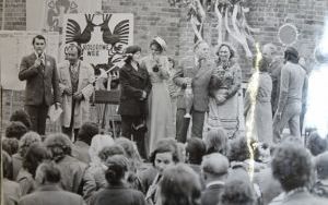 Turniej Gmin 1976 - wręczenie pucharu zwycięzcom - kronika OOK