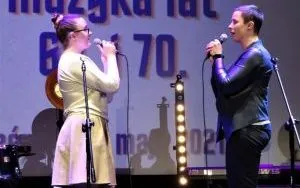 IV Przegląd Wokalny SONORO - Karolina Kroczak i Małgorzata Węgrzyn - wyr&oacute;żnione w IV kategorii