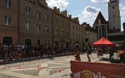 Teatrzyk dla Dzieci: JAK WYTRESOWAĆ DINOŻARŁA (6)