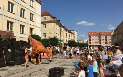 Teatrzyk dla Dzieci: JAK WYTRESOWAĆ DINOŻARŁA (4)