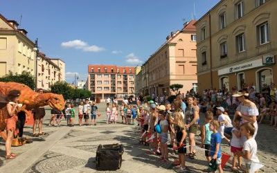 Teatrzyk dla Dzieci: JAK WYTRESOWAĆ DINOŻARŁA (5)