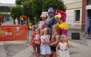 Teatralne Lato z MOKiS-em - teatrzyk dla dzieci ,,Przebój Lata, czyli Skrzydlaty Odlot" (4)