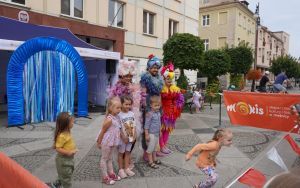 Teatralne Lato z MOKiS-em - teatrzyk dla dzieci ,,Przebój Lata, czyli Skrzydlaty Odlot" (5)