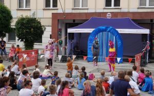 Teatralne Lato z MOKiS-em - teatrzyk dla dzieci ,,Przebój Lata, czyli Skrzydlaty Odlot" (3)