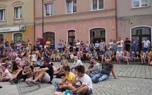 Teatralne Lato z MOKiS-em - teatrzyk dla dzieci ,,Przebój Lata, czyli Skrzydlaty Odlot" (5)