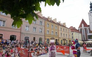 Teatralne Lato z MOKiS-em - teatrzyk dla dzieci ,,Przebój Lata, czyli Skrzydlaty Odlot" (1)