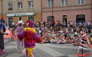 Teatralne Lato z MOKiS-em - teatrzyk dla dzieci ,,Przebój Lata, czyli Skrzydlaty Odlot" (3)