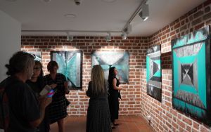 Wernisaż wystawy INNI - Galeria Brama Wrocławska (3)