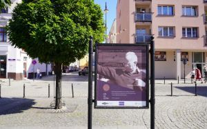XXIV Dni Europy - ,,Lem Cię zdziwi” - wystawa plenerowa z okazji stulecia urodzin Stanisława Lema (5)
