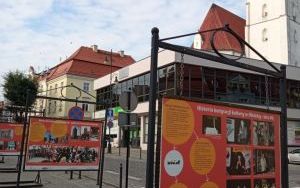 Wystawa plenerowa "Kultura To Ludzie - 75 lat instytucji kultury w Oleśnicy (1946-2021)" (4)