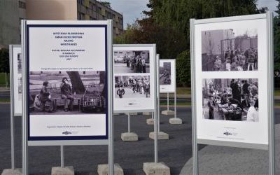 Wystawa plenerowa fotografii Bogdana Kuczmańskiego  ,,Smaki dzieciństwa” - ,,Mleko” i ,,Wrotkarze". (3)