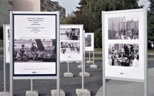 Wystawa plenerowa fotografii Bogdana Kuczmańskiego  ,,Smaki dzieciństwa” - ,,Mleko” i ,,Wrotkarze". (7)
