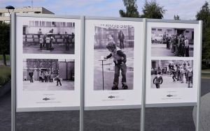 Wystawa plenerowa fotografii Bogdana Kuczmańskiego  ,,Smaki dzieciństwa” - ,,Mleko” i ,,Wrotkarze". (3)
