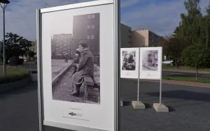 Wystawa plenerowa fotografii Bogdana Kuczmańskiego  ,,Smaki dzieciństwa” - ,,Mleko” i ,,Wrotkarze". (5)