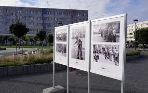Wystawa plenerowa fotografii Bogdana Kuczmańskiego  ,,Smaki dzieciństwa” - ,,Mleko” i ,,Wrotkarze". (7)