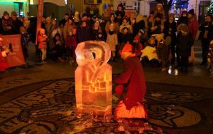 Pokaz rzeźbienia w lodzie i karuzela (2)