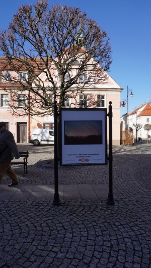 Wystawa plenerowa fotografii Pawła Szczegodzińskiego "Oblicza Miasta" (7)