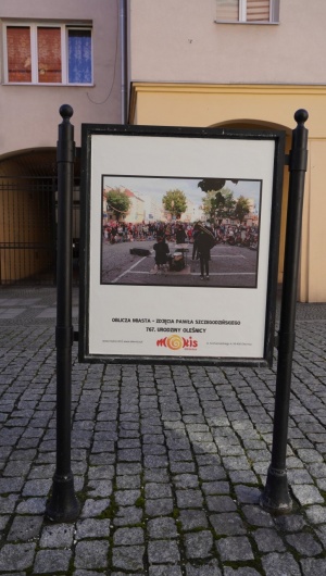 Wystawa plenerowa fotografii Pawła Szczegodzińskiego "Oblicza Miasta" (13)