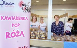 Oleśnica dla Ukrainy - wydarzenie artystyczne (8) Oleśnica jest Kobietą - Kawiarenka u Seniorek i Kawiarenka pod Różą