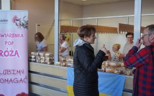 Oleśnica dla Ukrainy - wydarzenie artystyczne (9) Oleśnica jest Kobietą - Kawiarenka u Seniorek i Kawiarenka pod Różą