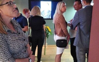 Wernisaż wystawy rzeźby “Drewniane historie” (1)