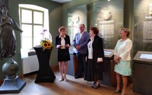 Wernisaż wystawy rzeźby “Drewniane historie” (3)