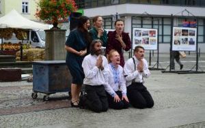 Spektakl "Echa pamięci" Teatru MIGRO (6)
