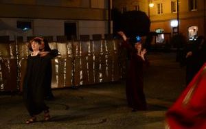 Spektakl "Zapomniana historia" Teatru Ewolucji Cienia (4)