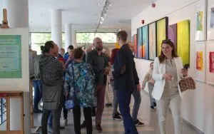 Wernisaż wystawy Bartosza Rycharda "Nie b&oacute;j się koloru" (2)
