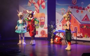 Mikołajkowy spektakl dla dzieci "Kopyta w górę" (5)