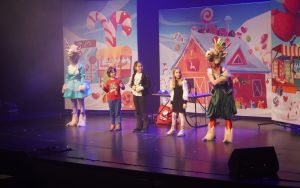 Mikołajkowy spektakl dla dzieci "Kopyta w górę" (8)