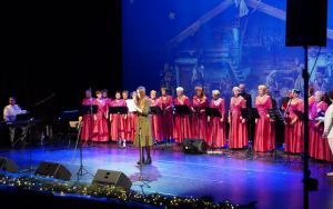 Koncert kolęd ŚPIEWAJMY I GRAJMY MU - Chór CANORUS Oleśnickiego Uniwersytetu III Wieku (1)