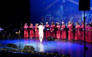 Koncert kolęd ŚPIEWAJMY I GRAJMY MU - Chór CANORUS Oleśnickiego Uniwersytetu III Wieku (2)