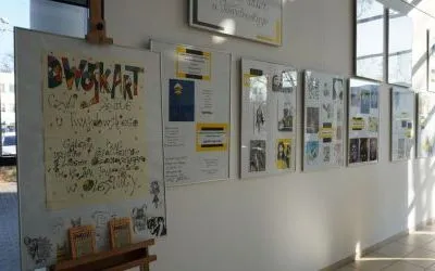 "dw&oacute;jkART czyli o sztuce u Twardowskiego" - wystawa prac uczni&oacute;w II LO w Oleśnicy (1)