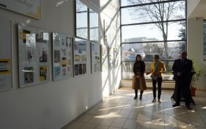 "dwójkART czyli o sztuce u Twardowskiego" - wystawa prac uczniów II LO w Oleśnicy (8)