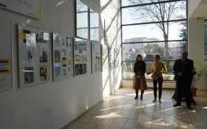 "dw&oacute;jkART czyli o sztuce u Twardowskiego" - wystawa prac uczni&oacute;w II LO w Oleśnicy (8)