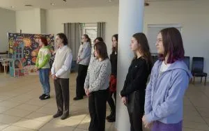 "dw&oacute;jkART czyli o sztuce u Twardowskiego" - wystawa prac uczni&oacute;w II LO w Oleśnicy (3)