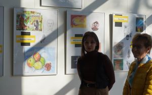 "dwójkART czyli o sztuce u Twardowskiego" - wystawa prac uczniów II LO w Oleśnicy (5)