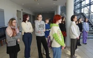 "dw&oacute;jkART czyli o sztuce u Twardowskiego" - wystawa prac uczni&oacute;w II LO w Oleśnicy (6)