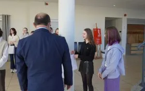 "dw&oacute;jkART czyli o sztuce u Twardowskiego" - wystawa prac uczni&oacute;w II LO w Oleśnicy (1)