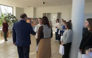 "dw&oacute;jkART czyli o sztuce u Twardowskiego" - wystawa prac uczni&oacute;w II LO w Oleśnicy (2)