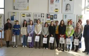 "dw&oacute;jkART czyli o sztuce u Twardowskiego" - wystawa prac uczni&oacute;w II LO w Oleśnicy (4)