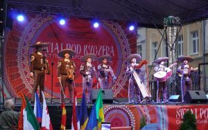 Świat pod Kyczerą - XXVI MIĘDZYNARODOWY FESTIWAL FOLKLORYSTYCZNY (2)
