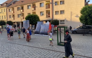XXVI Dni Europy - spektakl plenerowy „Dobrze, Lepiej, Katastrofa” - Teatr Ewolucji Cienia (2)